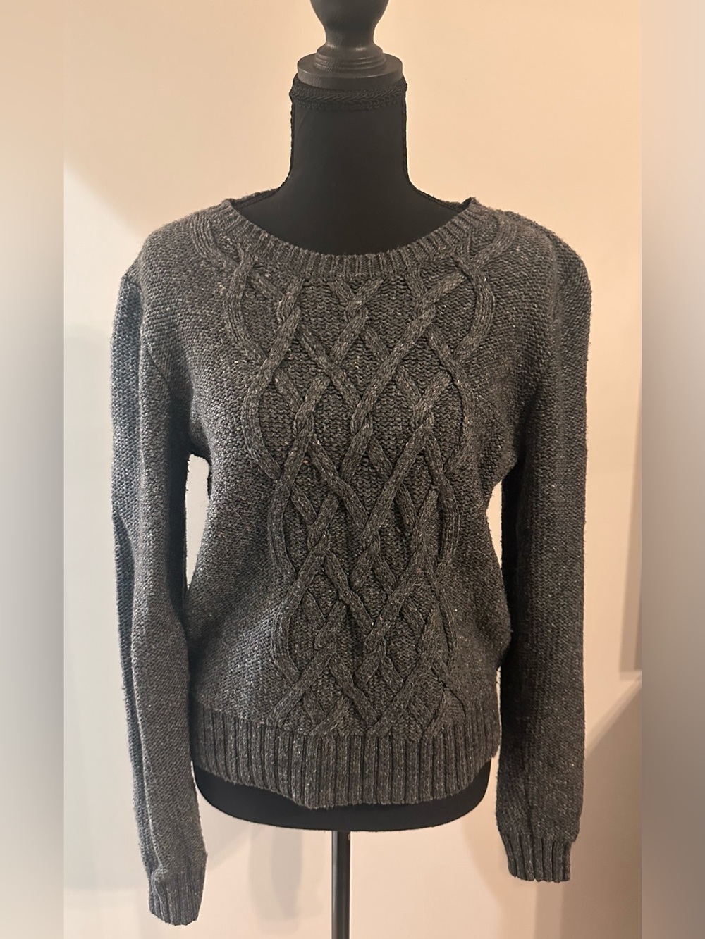 Banana Republic Gray Cable-Knit Women's Sweater - Classic Crewneck